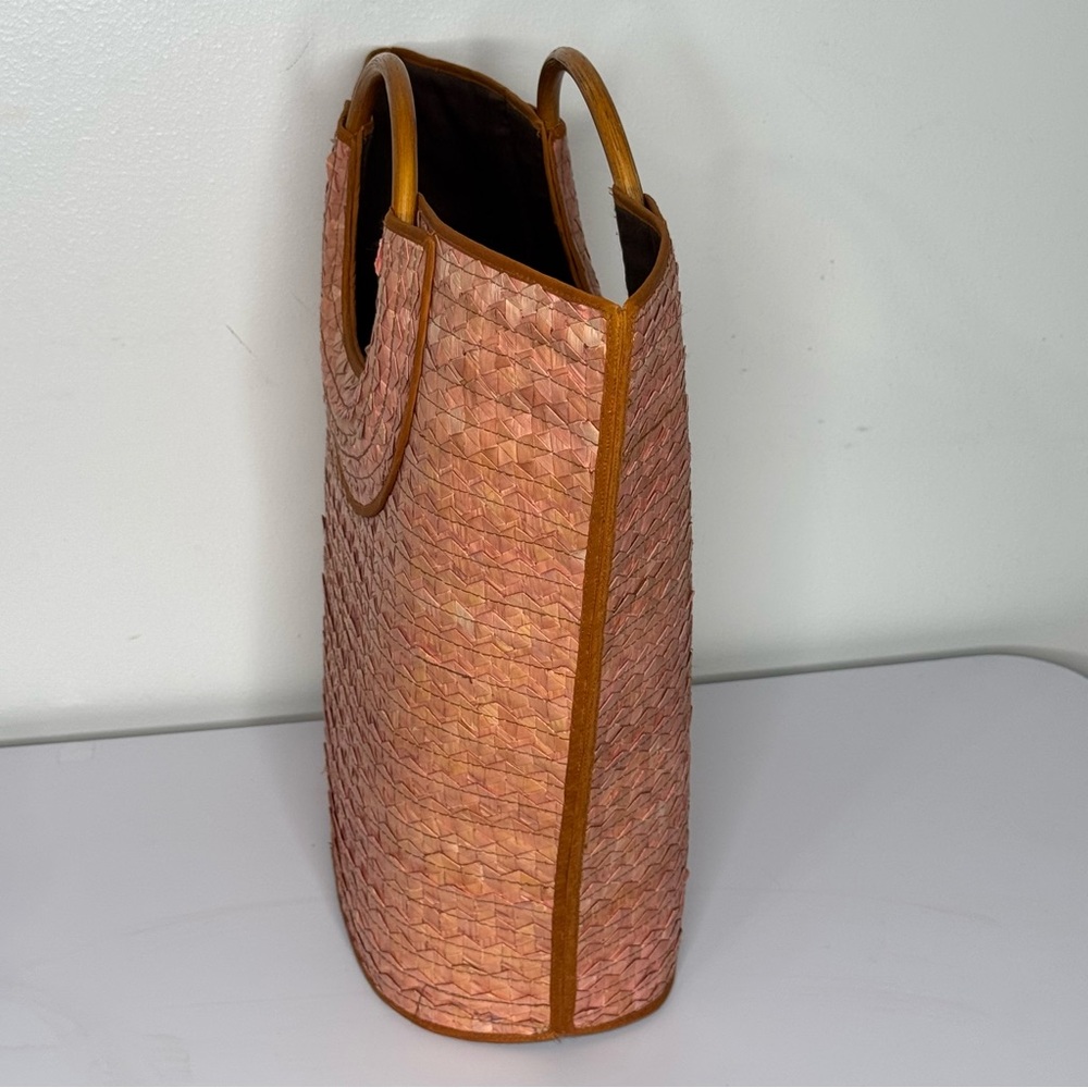 Hand-woven Straw Boho Handbag with Wood Round Top Handle - Picture 3 of 5